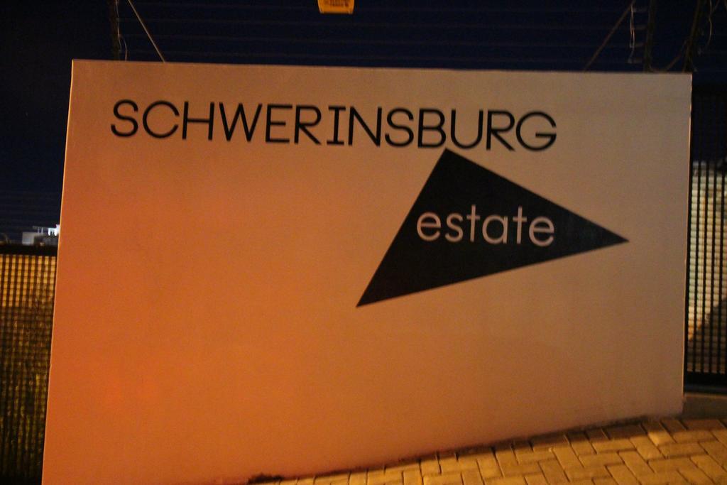 Schwerinsburg No 7 Apartamento Windhoek Exterior foto
